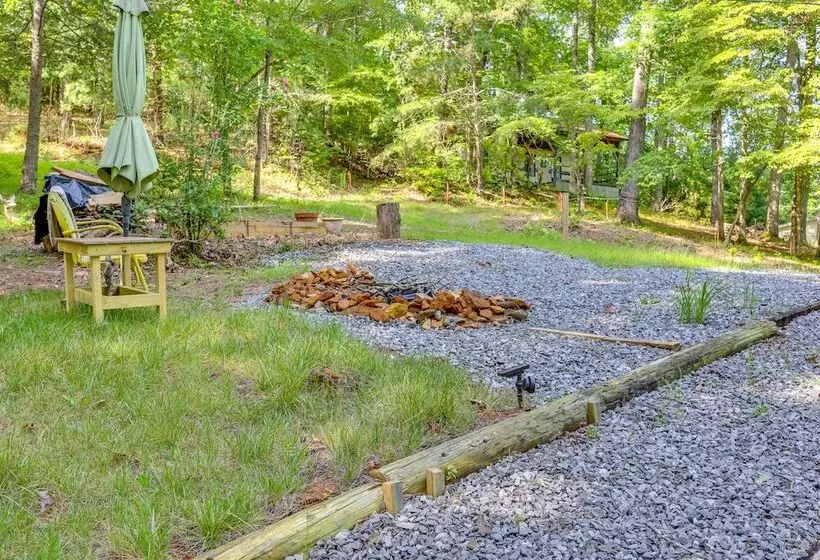 Cozy Hiawassee Cabin   4 Mi To Lake Chatuge!