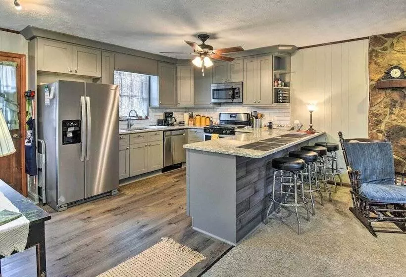 Cozy Hiawassee Cabin   4 Mi To Lake Chatuge!