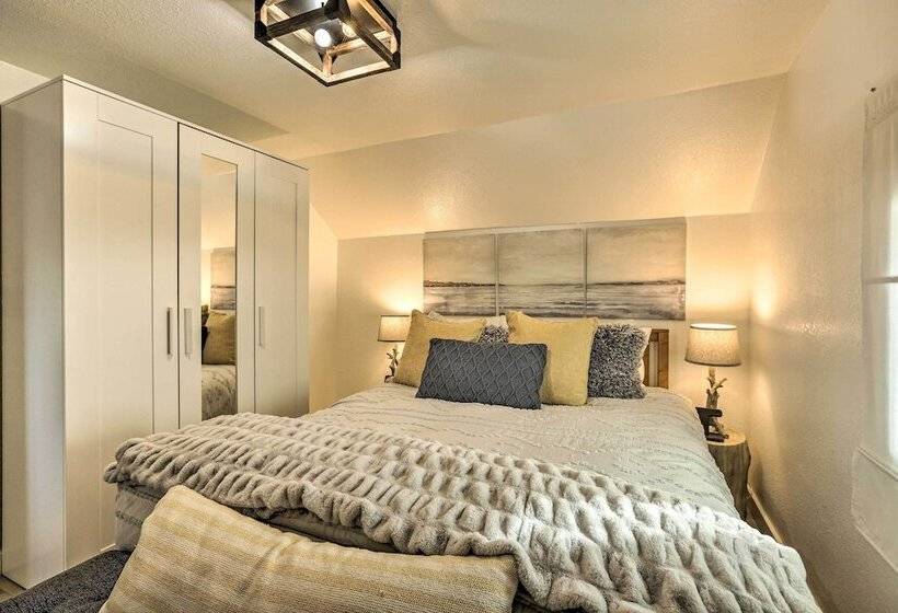 Cozy Zephyr Cove Cabin, Walk To Lake Tahoe!