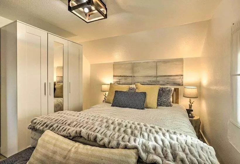 Cozy Zephyr Cove Cabin, Walk To Lake Tahoe!