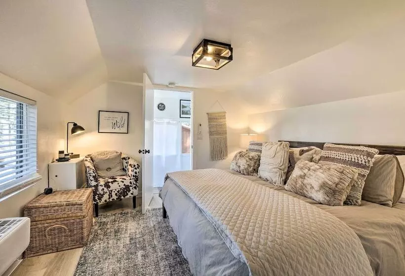 Cozy Zephyr Cove Cabin, Walk To Lake Tahoe!