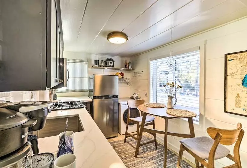 Cozy Zephyr Cove Cabin, Walk To Lake Tahoe!