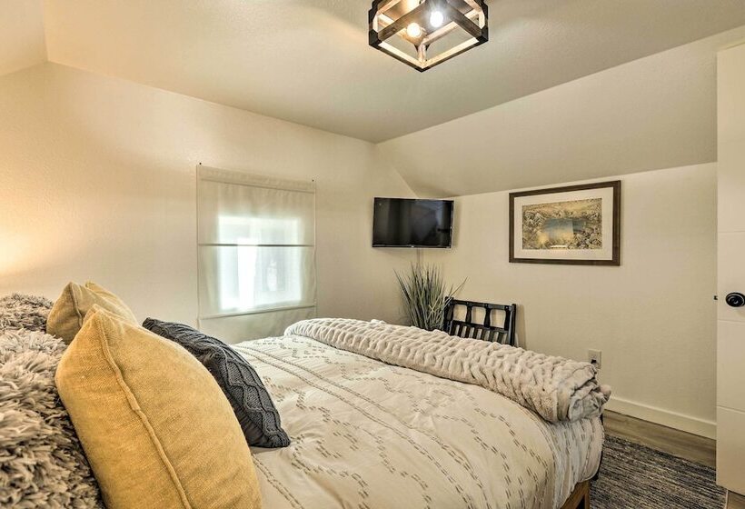 Cozy Zephyr Cove Cabin, Walk To Lake Tahoe!