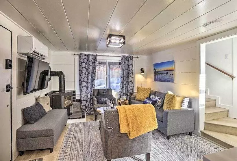 Cozy Zephyr Cove Cabin, Walk To Lake Tahoe!