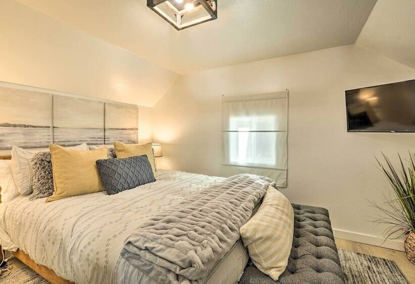 Cozy Zephyr Cove Cabin, Walk To Lake Tahoe!