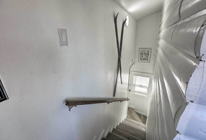 Cozy Zephyr Cove Cabin, Walk To Lake Tahoe!