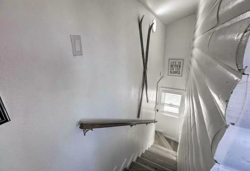 Cozy Zephyr Cove Cabin, Walk To Lake Tahoe!