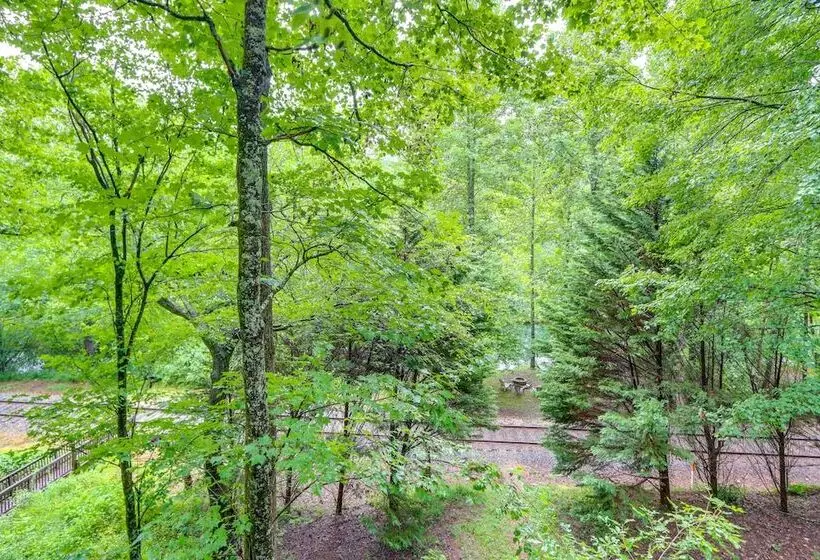 Deer Haven  Cabin: 5 Mi To Dtwn Blue Ridge!