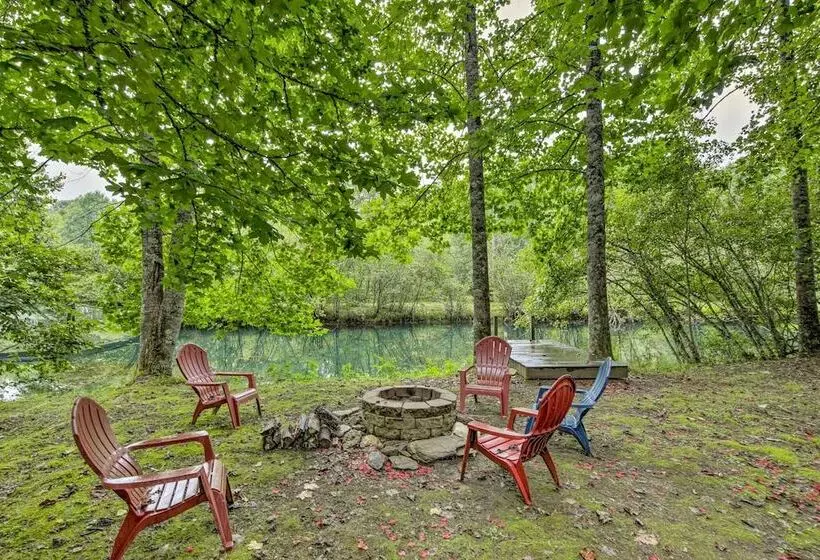 Deer Haven  Cabin: 5 Mi To Dtwn Blue Ridge!