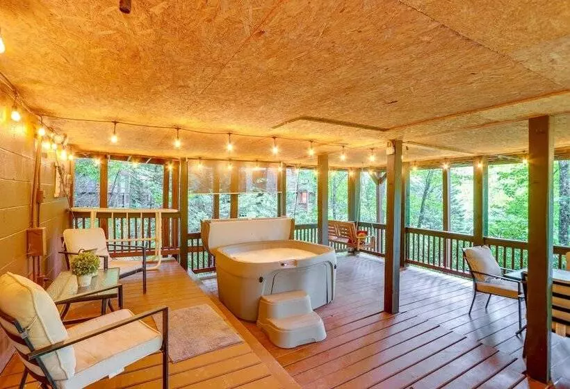 Deer Haven  Cabin: 5 Mi To Dtwn Blue Ridge!