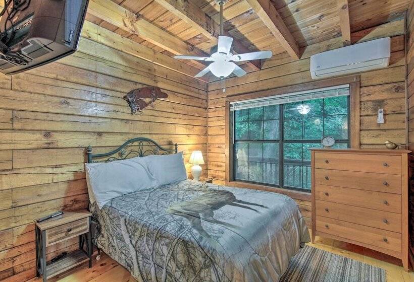 Deer Haven  Cabin: 5 Mi To Dtwn Blue Ridge!