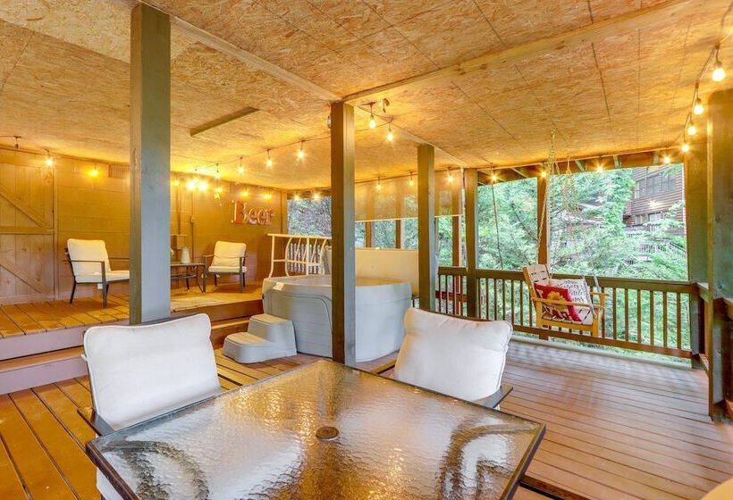 Deer Haven  Cabin: 5 Mi To Dtwn Blue Ridge!