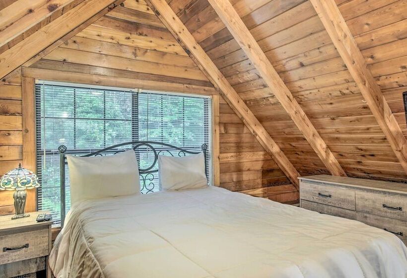 Deer Haven  Cabin: 5 Mi To Dtwn Blue Ridge!