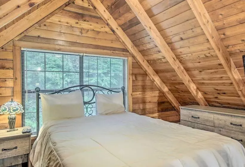 Deer Haven  Cabin: 5 Mi To Dtwn Blue Ridge!