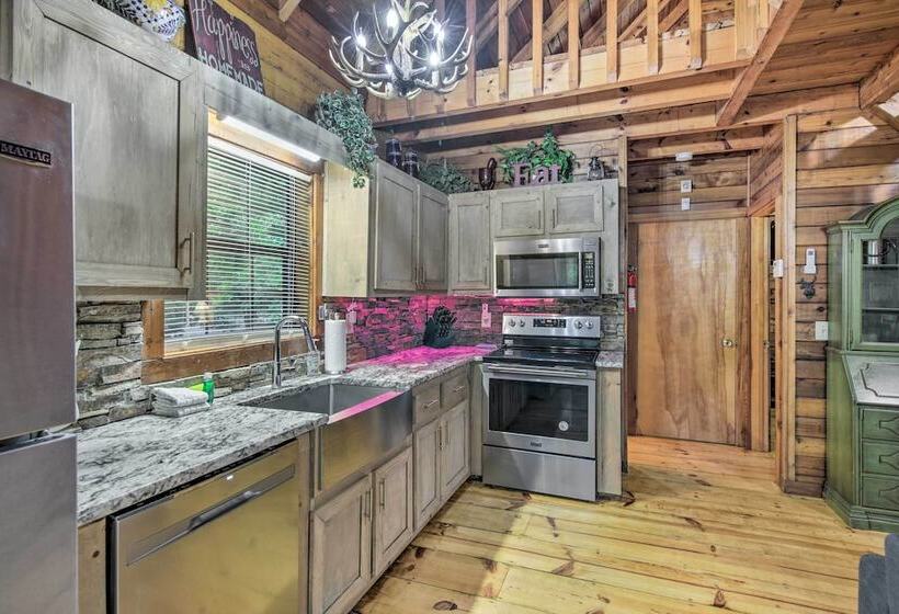 Deer Haven  Cabin: 5 Mi To Dtwn Blue Ridge!