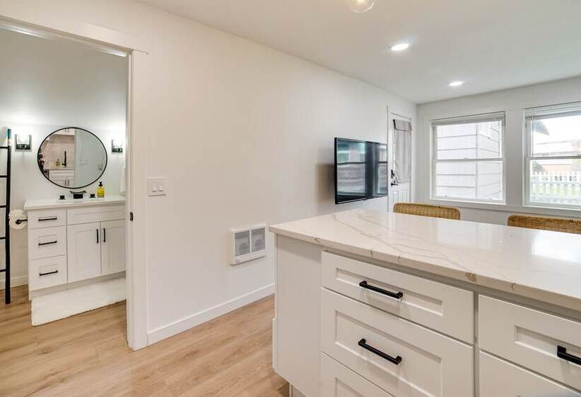 Dreamy Puget Sound Vacation Rental: Steps To Bay!