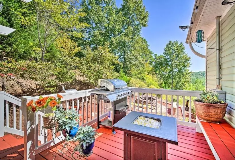 Eclectic Ranger Home W/ Mtn Views + Hot Tub!