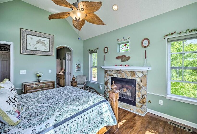 Eclectic Ranger Home W/ Mtn Views + Hot Tub!