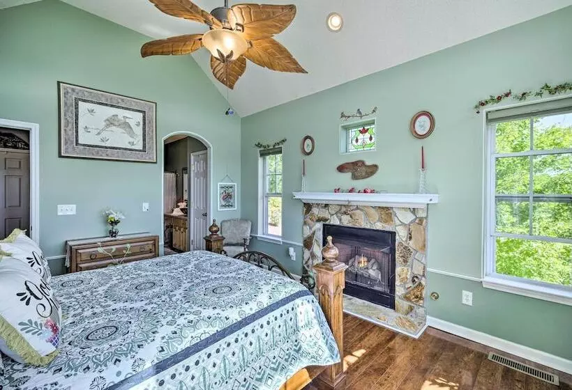 Eclectic Ranger Home W/ Mtn Views + Hot Tub!