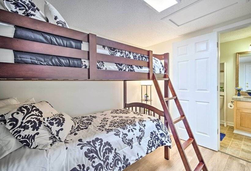 Eclectic Ranger Home W/ Mtn Views + Hot Tub!