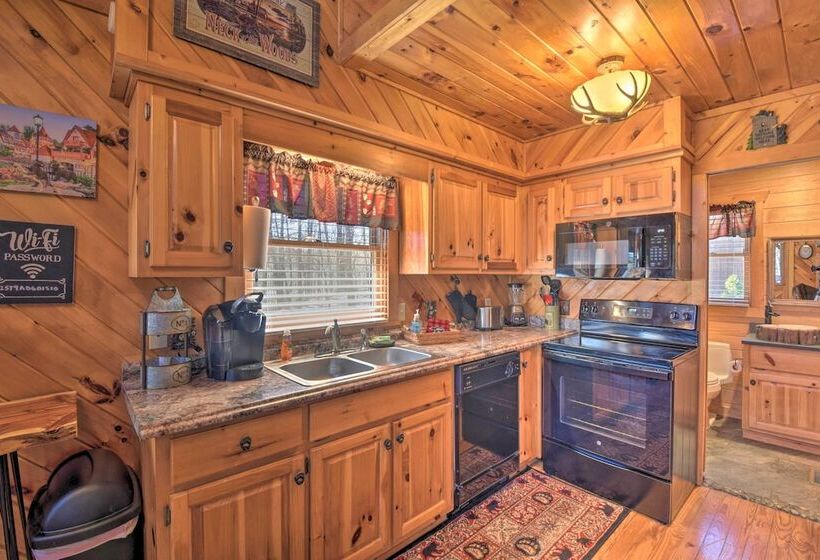 Helen Cabin W/ Deck & Hot Tub < 1/2 Mi To Main St