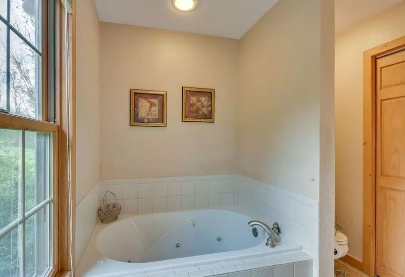 Hiawassee Cabin < 10 Mi To Lake Chatuge!