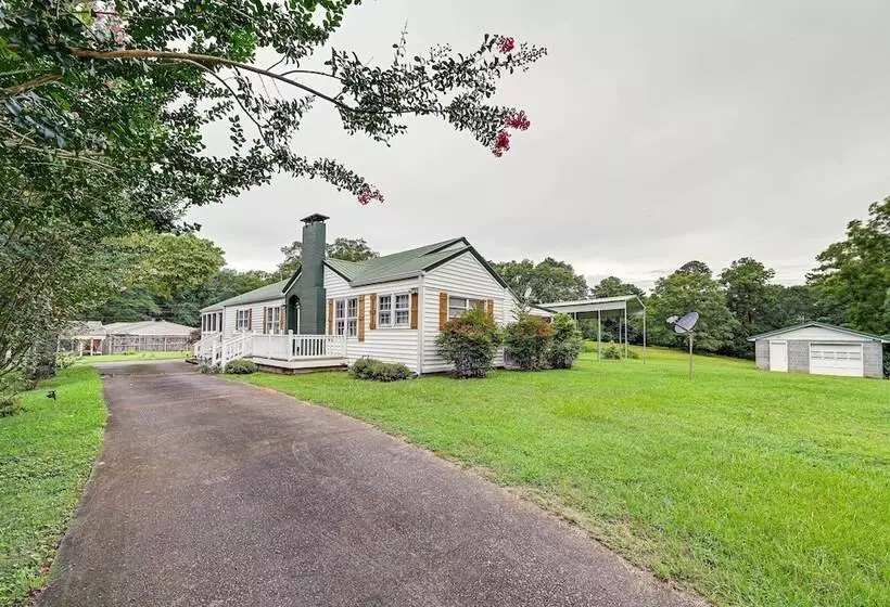 Home In Temple W/ Screened Porch + Gas Fireplace!