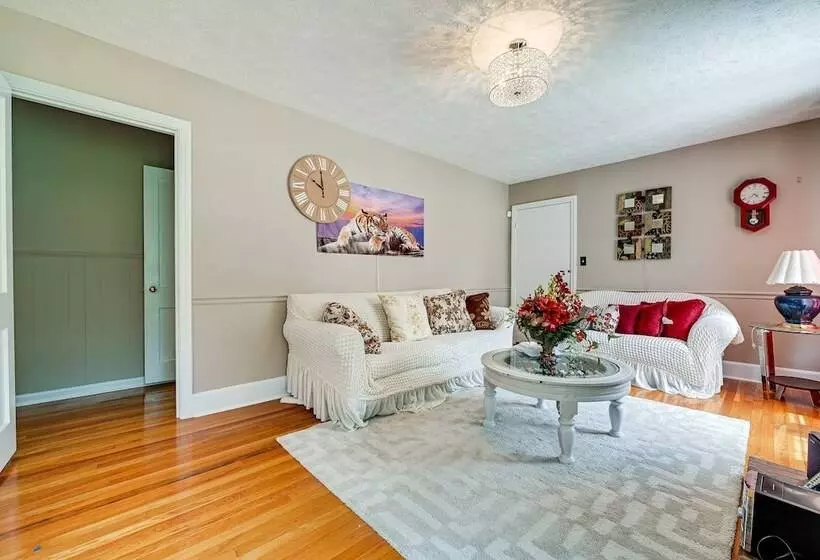 Home In Temple W/ Screened Porch + Gas Fireplace!