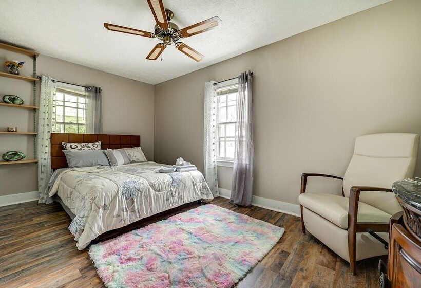 Home In Temple W/ Screened Porch + Gas Fireplace!