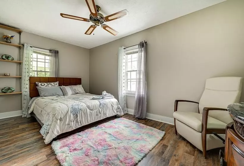 Home In Temple W/ Screened Porch + Gas Fireplace!