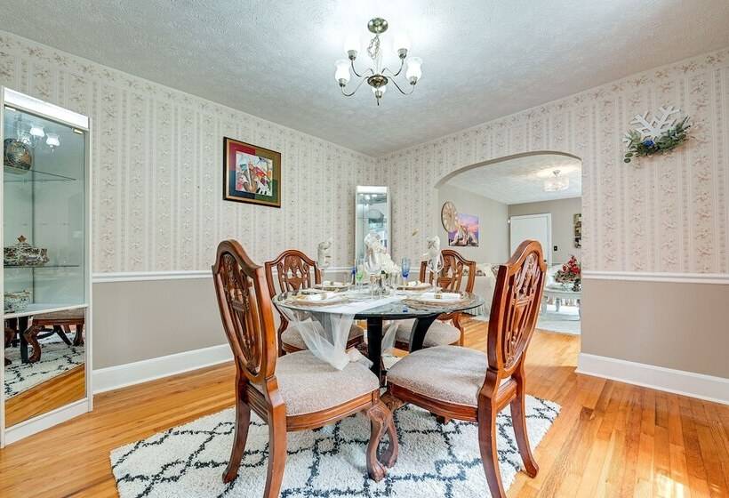 Home In Temple W/ Screened Porch + Gas Fireplace!