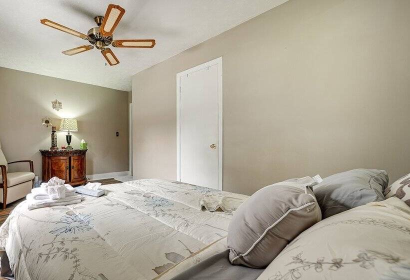 Home In Temple W/ Screened Porch + Gas Fireplace!