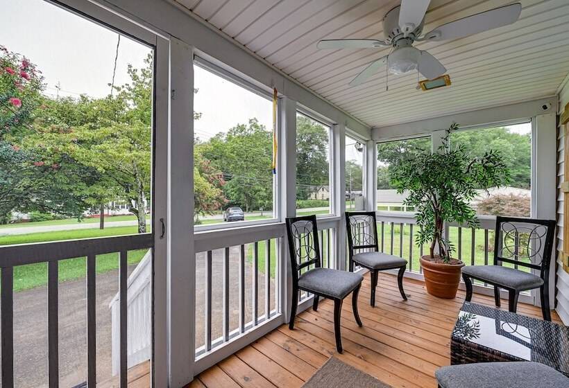 Home In Temple W/ Screened Porch + Gas Fireplace!