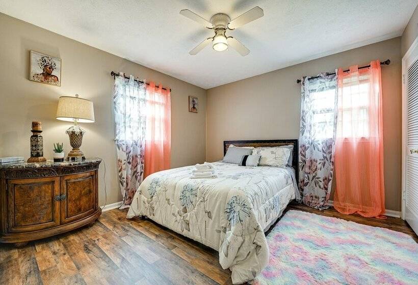 Home In Temple W/ Screened Porch + Gas Fireplace!