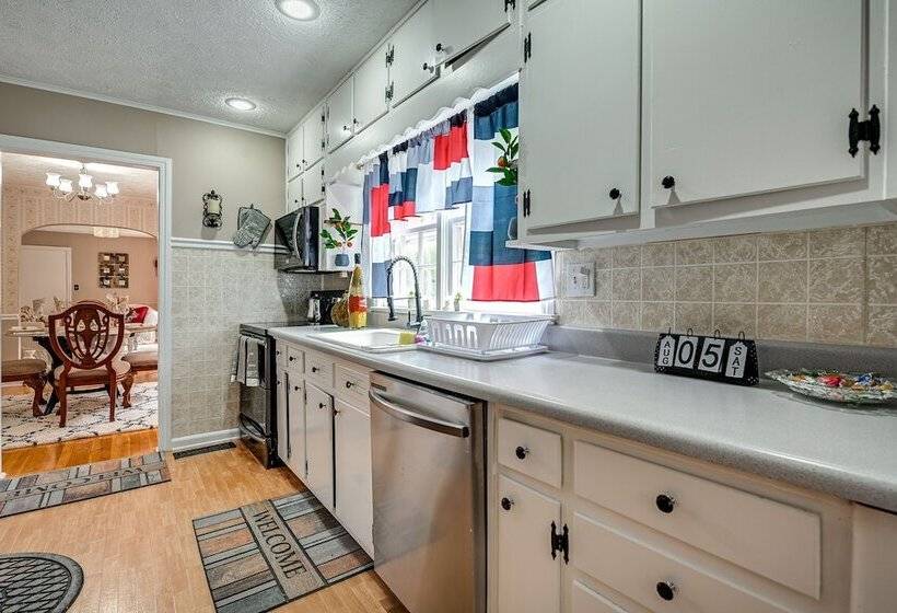 Home In Temple W/ Screened Porch + Gas Fireplace!