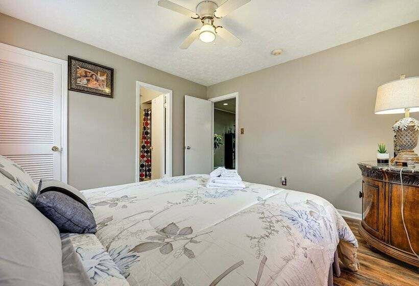 Home In Temple W/ Screened Porch + Gas Fireplace!