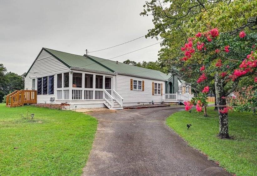 Home In Temple W/ Screened Porch + Gas Fireplace!