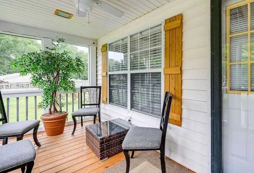 Home In Temple W/ Screened Porch + Gas Fireplace!