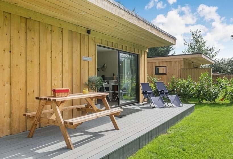 هتل Luxury City To Country Retreat Lodge With Hot Tub