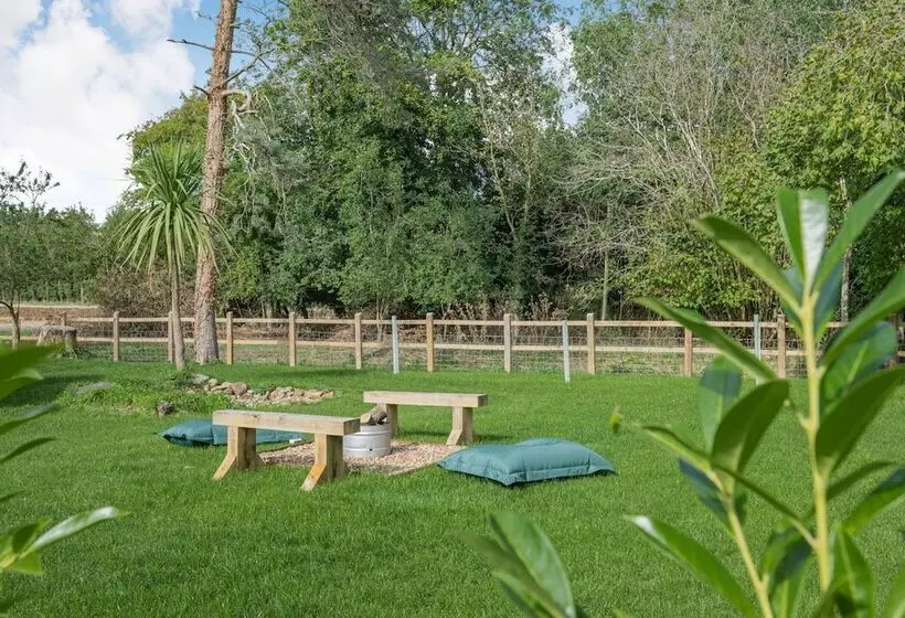 Hotelli Luxury City To Country Retreat Lodge With Hot Tub