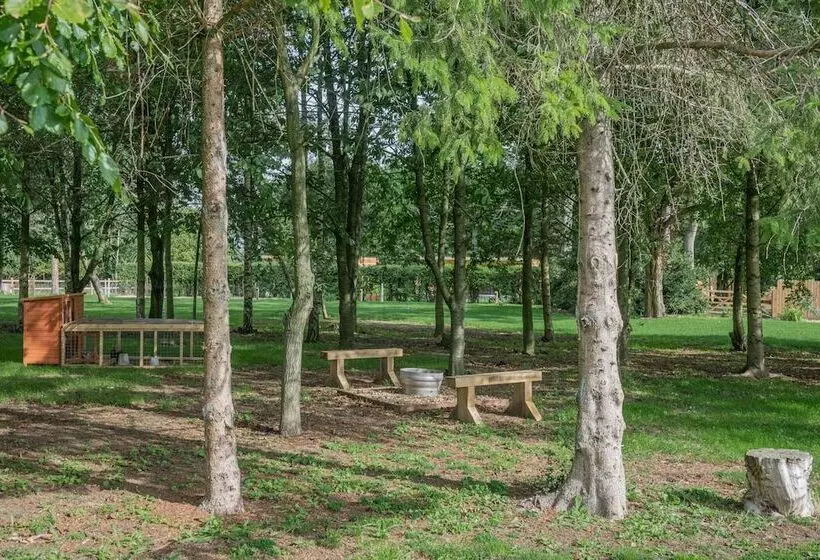 Hotelli Luxury City To Country Retreat Lodge With Hot Tub