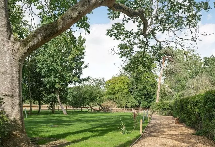 Hotelli Luxury City To Country Retreat Lodge With Hot Tub