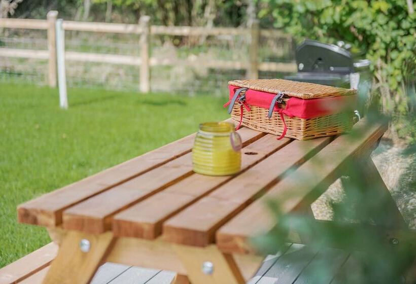 هتل Luxury City To Country Retreat Lodge With Hot Tub