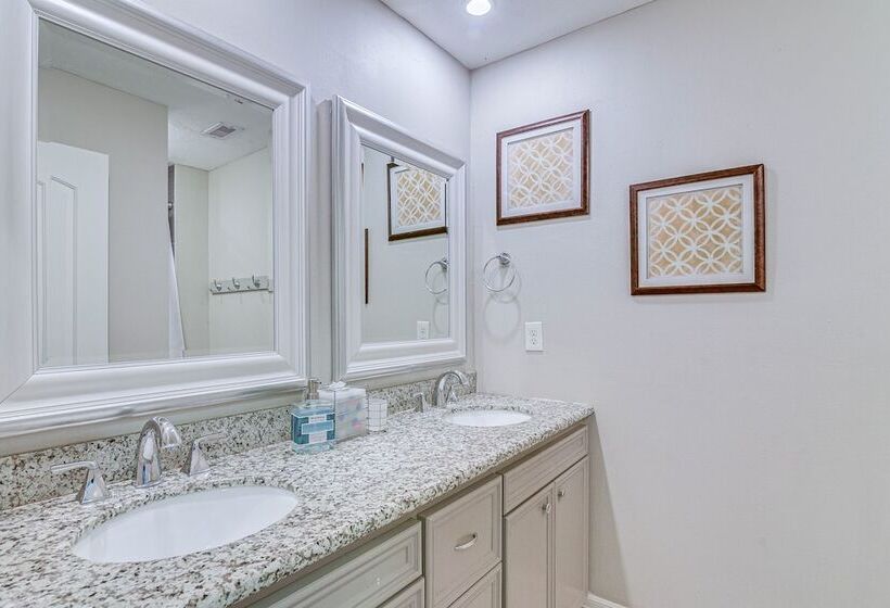 Houston Home W/ Patio Near University & Med Center