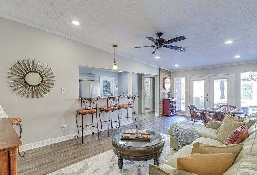 Houston Home W/ Patio Near University & Med Center