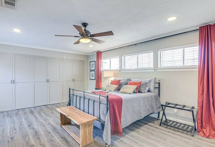 Houston Home W/ Patio Near University & Med Center