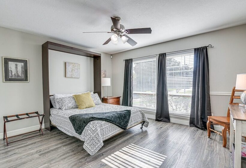 Houston Home W/ Patio Near University & Med Center