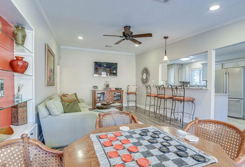 Houston Home W/ Patio Near University & Med Center