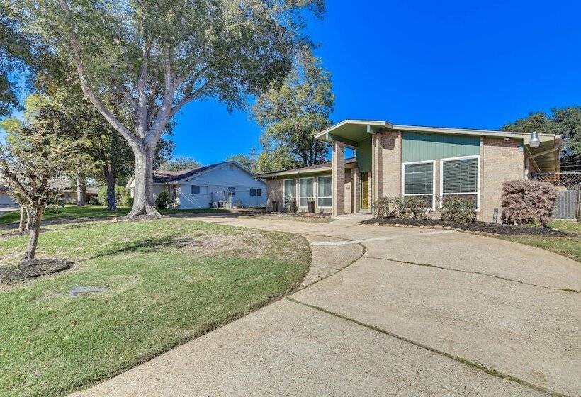 Houston Home W/ Patio Near University & Med Center