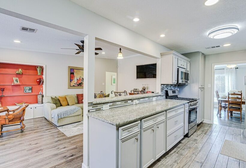 Houston Home W/ Patio Near University & Med Center